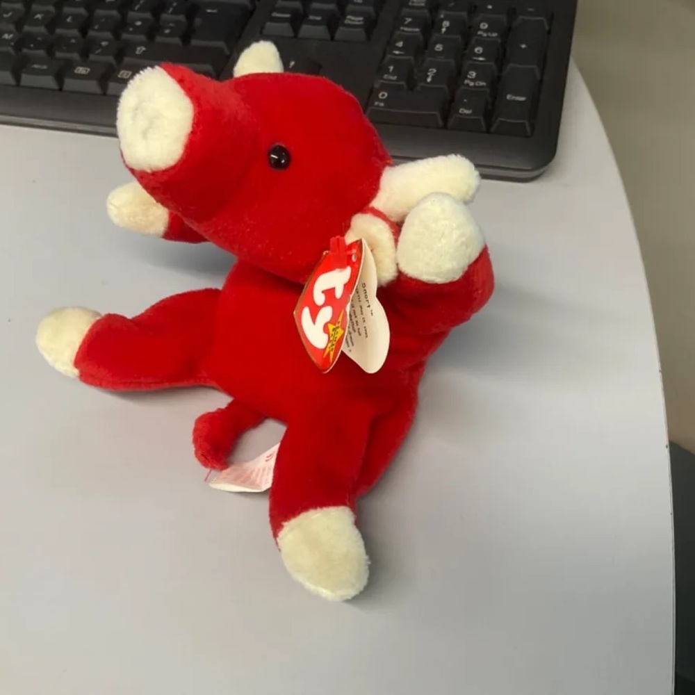 Ty Beanie Baby Bear Snort The Red Bull  1995  with tag